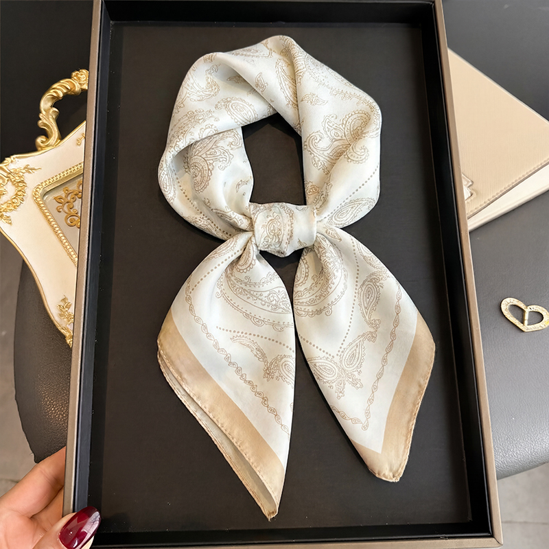 Face Scarf Mask - Foulard Quadrato Vintage Beige con Stampa